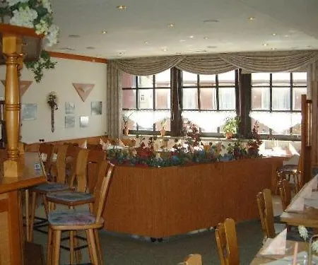 מלון Hessischer Hof 3*