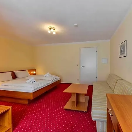 Hessischer Hof Hotel 3*